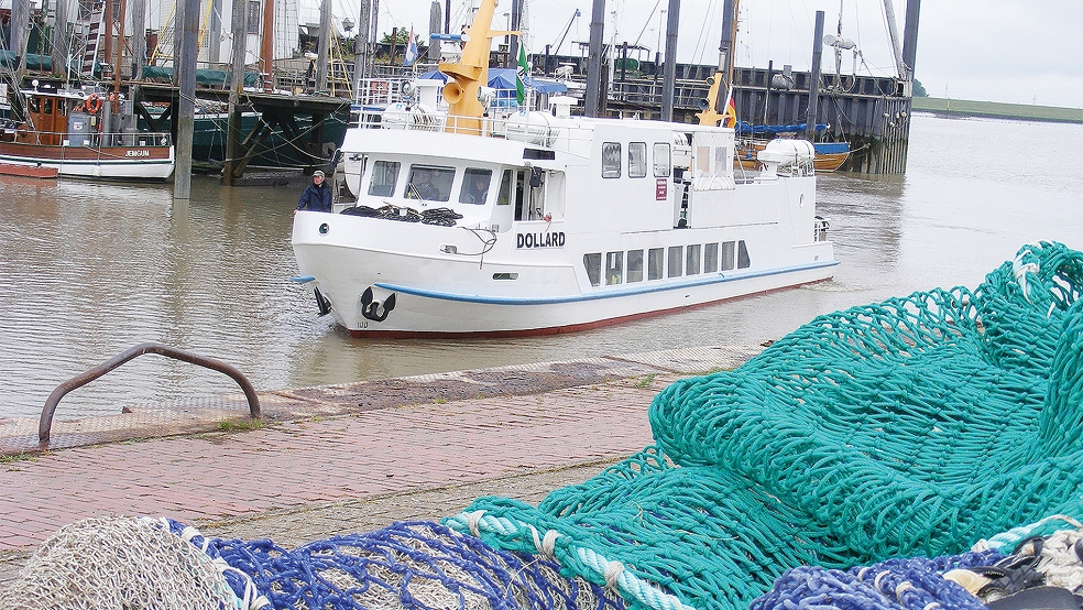 Das Fahrgastschiff »Dollard« bei seiner Ankunft im Ditzumer Hafen.  © Foto: Szyska
