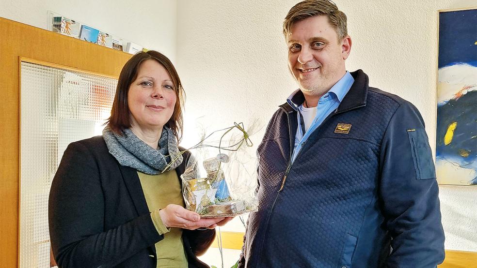 Harald Spreda wurde von Christa Olearius aus den Fachstellen für Sucht und Suchtprävention verabschiedet.  © Foto: privat