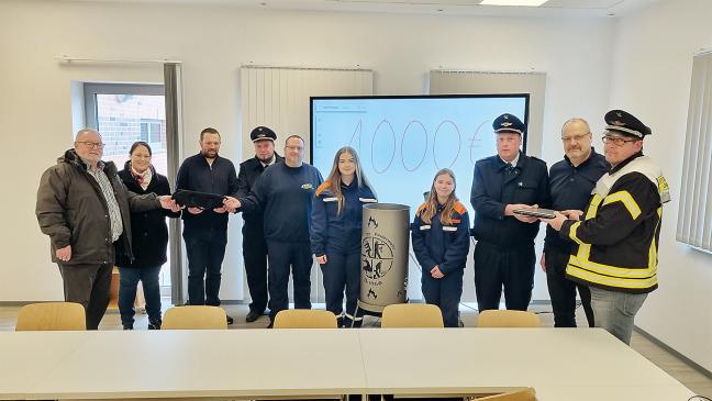 1000 Euro für Kinder- und Jugendarbeit der Feuerwehr