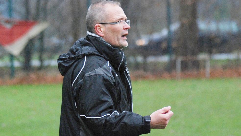 Arndt Watzema aus Bingum steht in der Rückrunde beim VfL Germania Leer an der Seitenlinie.  © Foto: privat