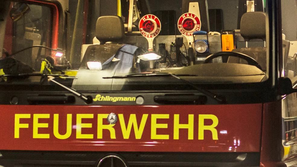 Die Feuerwehr Weener rückte in der vergangenen Nacht wegen eines Wasserschadens an die Bunder Straße aus.  © Symbolfoto: Archiv