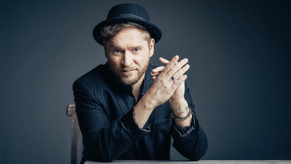 Der Sänger und Songwriter Johannes Oerding hat mit seinem aktuellen Album »Plan A« innerhalb weniger Tage die Spitze der deutschen Charts erklommen.  © Foto: Sony Music