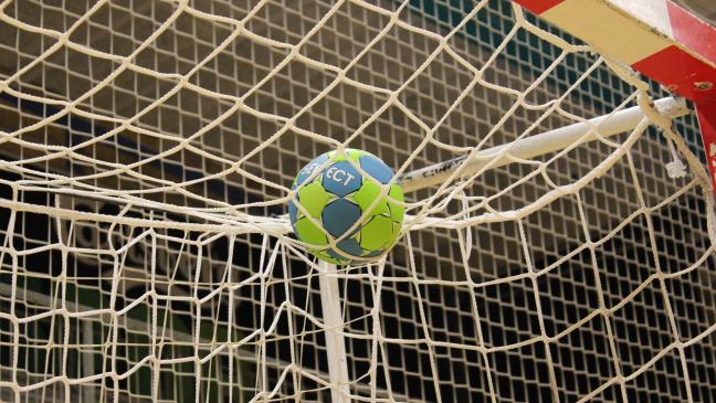 Halle wieder offen: Holthusen spielt doch