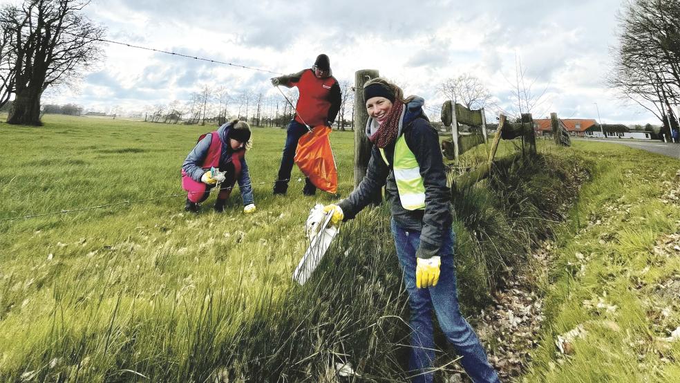 Im vergangenen Jahr haben viele ehrenamtliche Helfer mit angepackt am Umwelttag. Die Stadt hofft auch in diesem Jahr auf viele Mitwirkende.  © Foto: Stadt Weener
