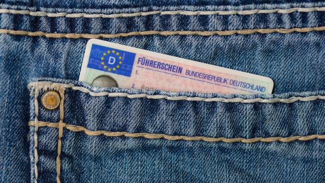 Bunder ohne Fahrerlaubnis am Lenkrad