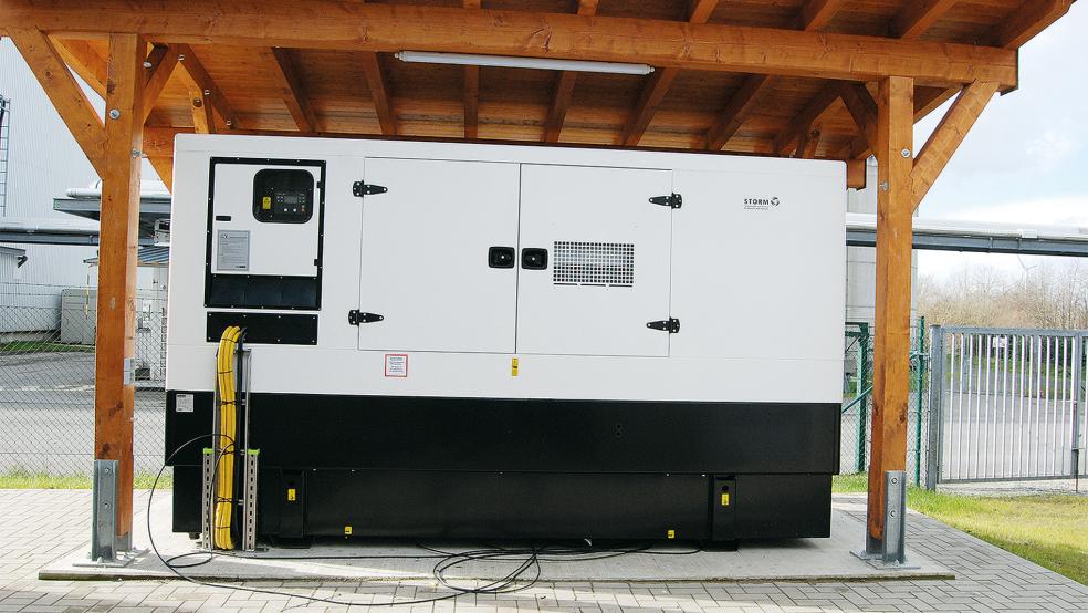 Das neue Notstromaggregat des Klärwerks in Weener hat eine Leistung von 450 Kilowatt.  © Foto: Hoegen