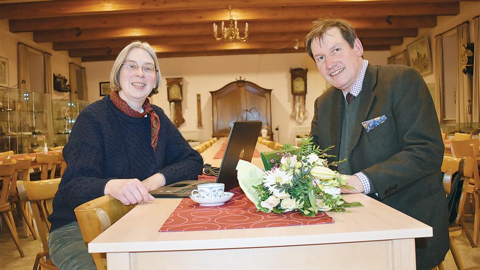 Marie-Christina Ihering und Martin Ihering blicken im Heimatmuseum zurück auf den gutbesuchten Vortrag über ihre Restaurierung historischer Häuser in Weeners Norderstraße.  © Fotos: Kuper