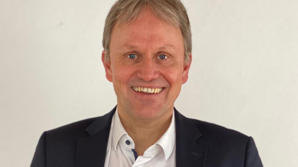 Jens Gieseke CDU), 51 Jahre alt, ist seit 2014 Mitglied des Europäischen Parlaments. Sein Betreu-ungsgebiet umfasst West-niedersachsen. Im Parlament ist er stellvertretender Vorsitzender des Verkehrs-ausschusses und Vor-sitzender des Arbeitskreises Mittelstand seiner Fraktion. Gieseke ist verheiratet, hat drei Kinder und wohnt in Sögel. Er hat in Freiburg und Lausanne Jura studiert und ist Rechtsanwalt. © Kuper