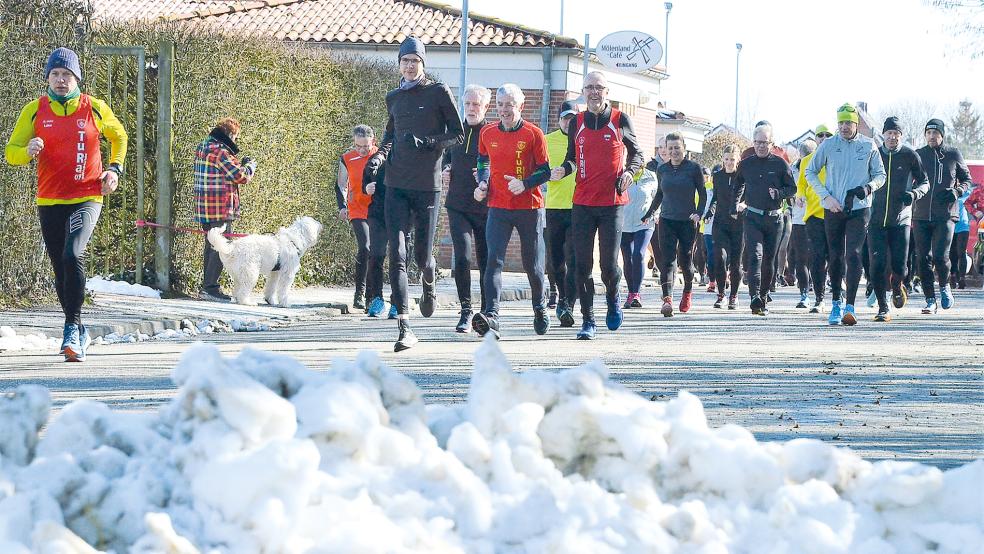 Der Schnee war schon fast wieder weg. Beste Laufbedingungen gab es bei der vorletzten Etappe in Bunde.  © Fotos: Ammermann