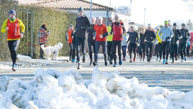 Winterlauf in Bunde mit winterlichem Flair