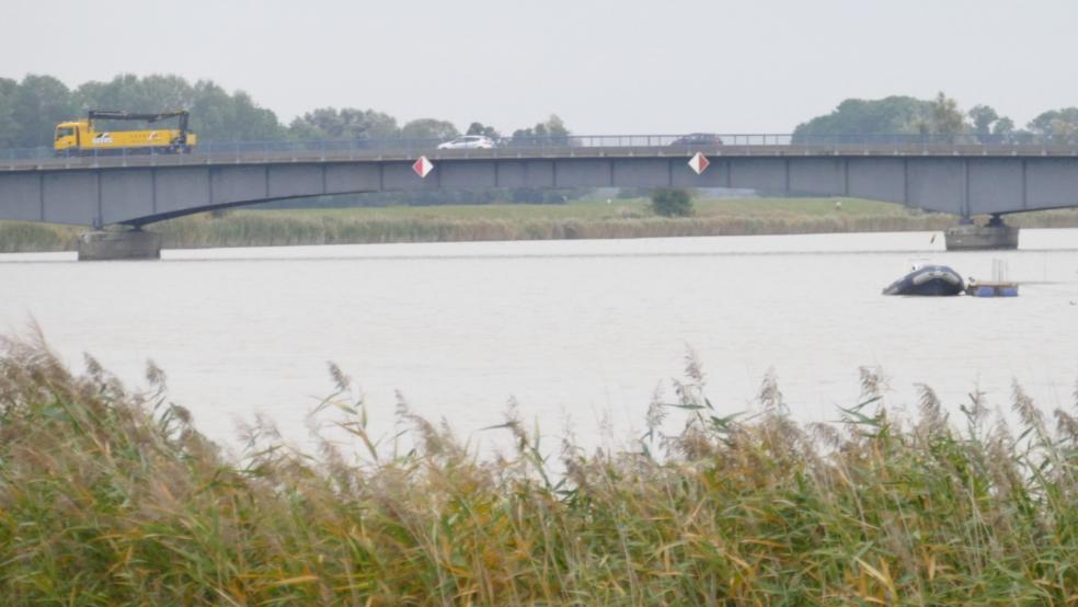 Wie lange hält die Ledabrücke, die nach dem Zweiten Weltkrieg auf den Fundamenten der 1945 geprengten Vorgängerbrücke gebaut wurde? © Wieking