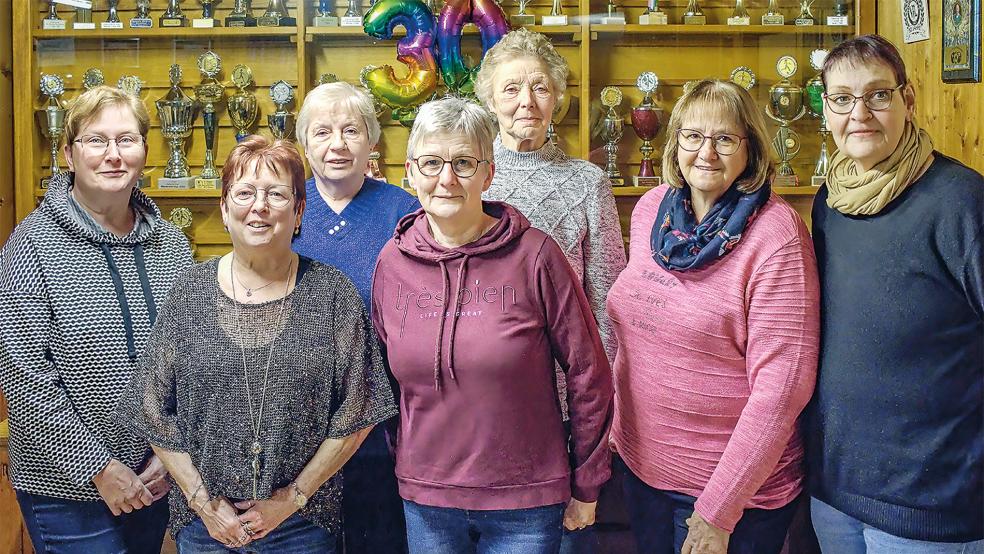 Gretchen Willems (von links), Rita Schröder, Waltraud Geuken, Rita Karels, Hanne Stamm, Wilma Meints und Berta Köller bilden die Frauengruppe. Es fehlt Marianne Vesseur.  © Foto: Jungeblut