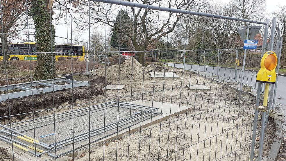 An der Ladestraße nahe des Combi-Marktes entstehen die Fahrradständer.  © Foto: Berents