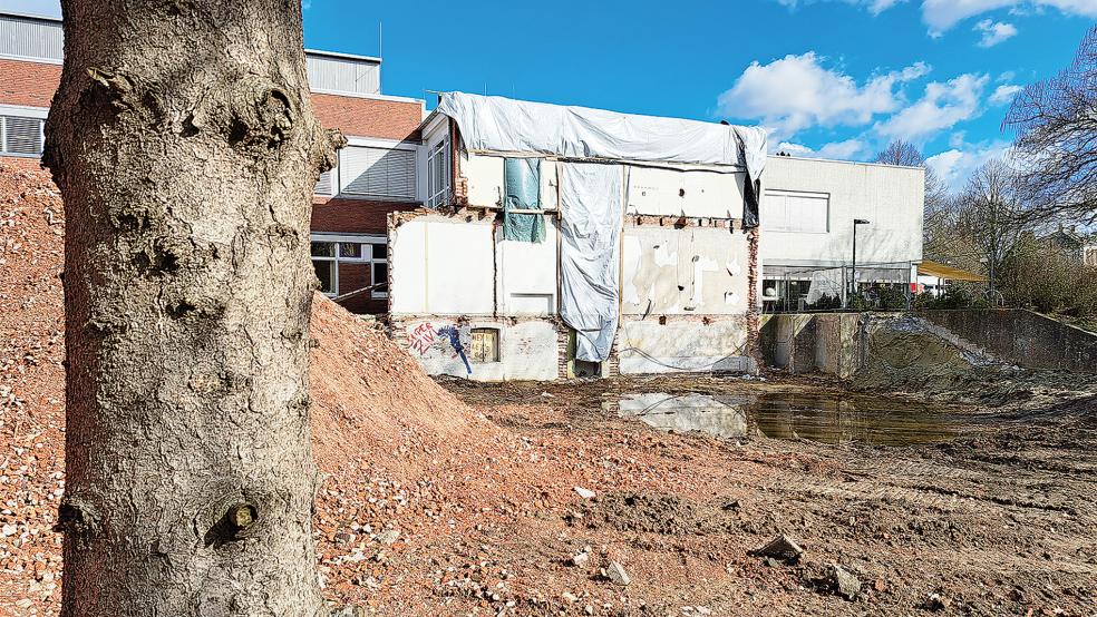 In gut einer Woche sollen Pfahlbohrungen zur Gründung des neuen Trakts erfolgen.  © Foto: Szyska