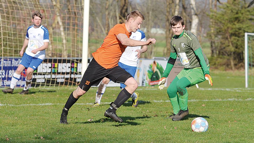 Kaum zu bremsen: Malte Maas wirbelte die Deterner Defensive mächtig durch und avancierte mit vier Toren wieder einmal zum Matchwinner.  © Fotos: Born