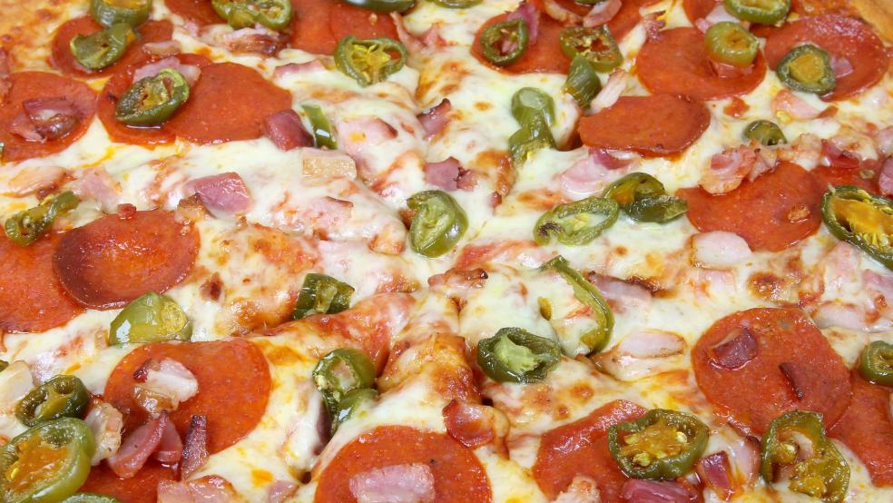 Wegen des Diebstahls einer Pizza muss sich jetzt eine 25-jährige Frau aus Oldenburg verantworten. Sie hatte die Pizza aus der Auslage einer Bäckerei genommen und sofort gegessen, ohne sie bezahlen zu wollen.  © Foto: Pixabay