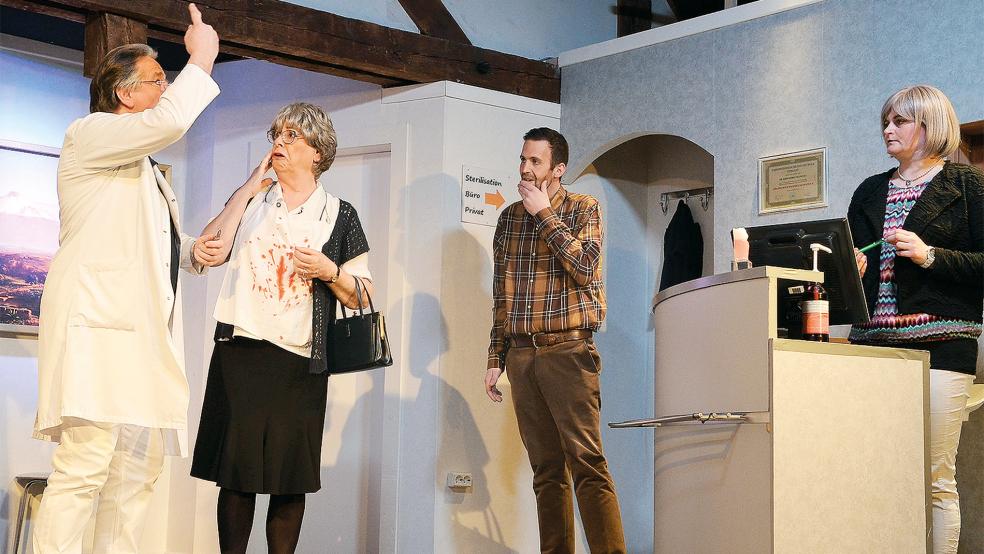 Die Komödie »Al dente« feierte am Freitag eine gelunge Premiere im Dachboden-Theater des Zollhauses Leer.  © Foto: Ammermann