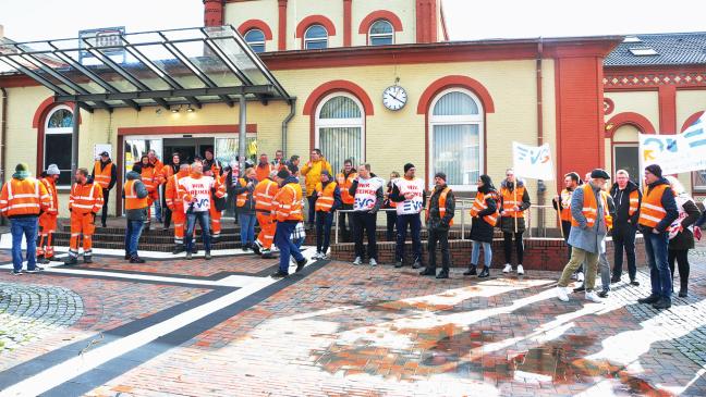 Streiks legen Bus- und Bahnverkehr lahm