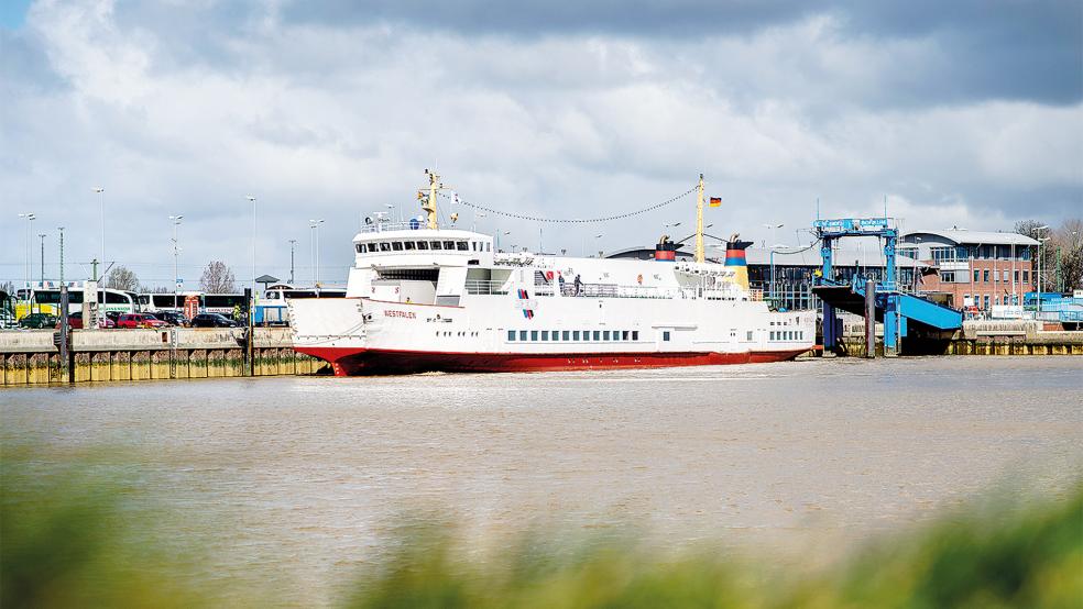 Eine Fähre im Emder Hafen. Künftig sollen von hier aus auch Schiffe nach Norwegen starten.  © Foto: dpa