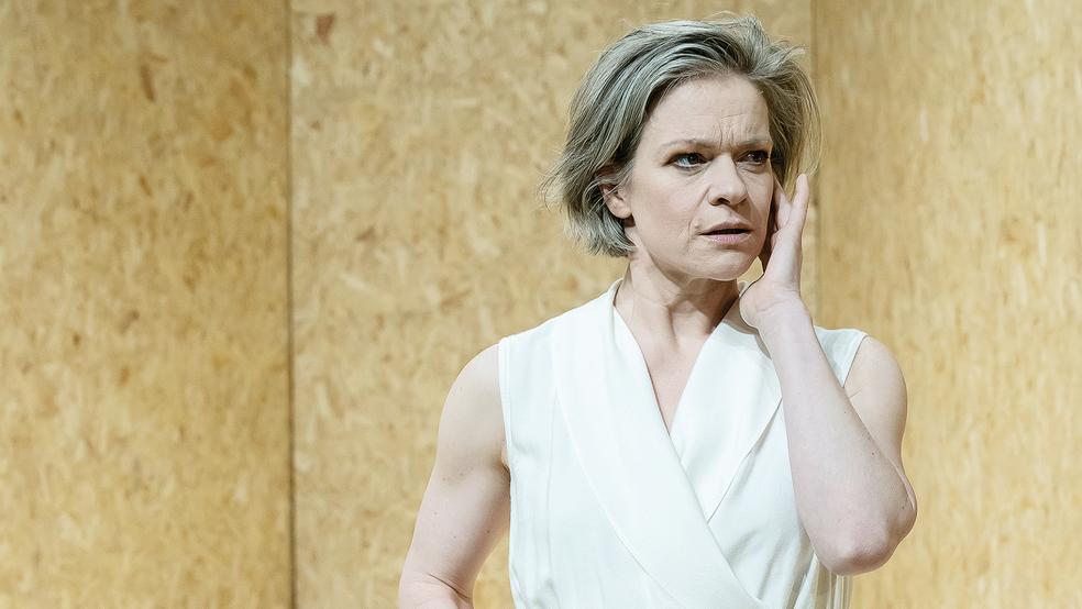 Tugendhaft und voller Güte: Iphigenie ist dabei aber auch von Selbstzweifeln geplagt.  © Foto: Landesbühne