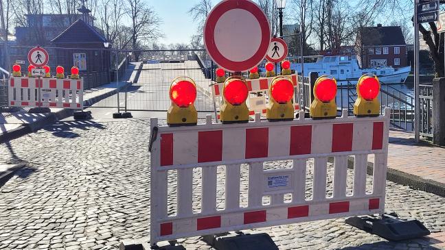 Rathausbrücke in Leer gesperrt