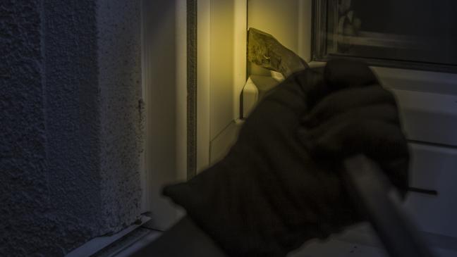 Einbrecher erbeutet Bargeld und Kettensäge