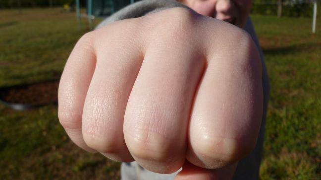 Prügelei mit fünf Männern und einer Frau