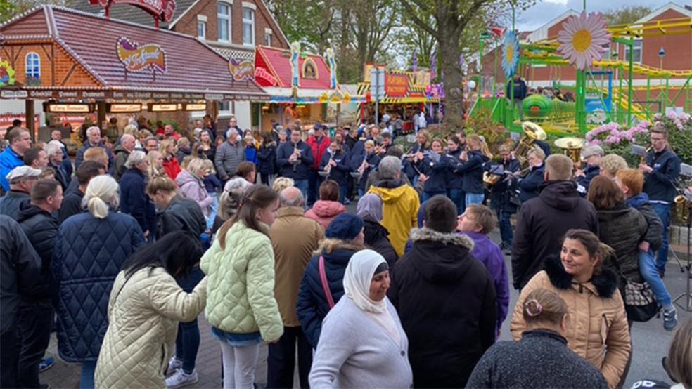 Auf viel Trubel auf dem Johannimarkt, hier ein Bild aus dem Jahr 2022, hoffen die Stadt Weener und die Schausteller auch in diesem Jahr.  © Archivfoto: Kuper