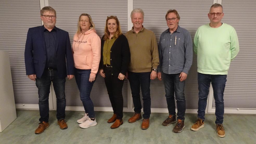 Der Vorstand des TV Bunde: Wilhelm Timmer (von links), Silke Freese, Birgitt Hejnal-Modder, Reinhard Borchers, Andreas de Vries und Dieter Hilbrands. © privat