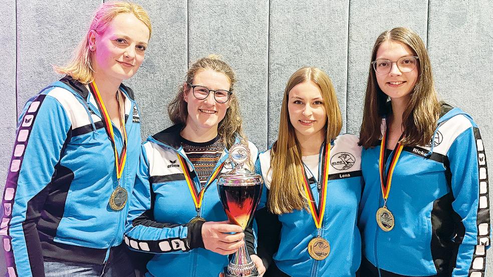 Ellen Huisinga, Anna-Lena Schulte, Lena Buntjer und Rieke Peters sind Deutscher Meister in der Altersklasse 100 geworden. © Foto: privat