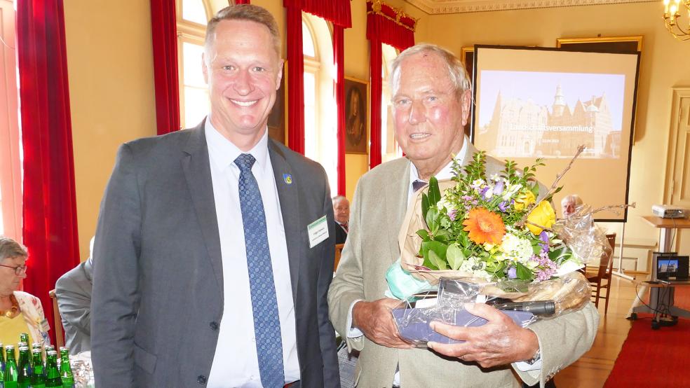 Henning Schultz (rechts) übergibt sein Amt an Holger Heymann.  © Foto: Jürgens