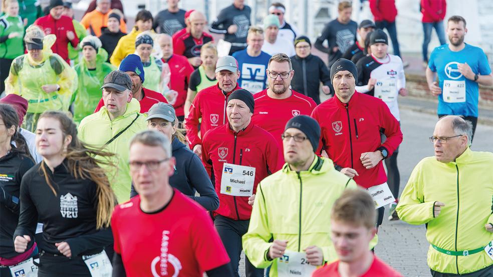 1267 Sportlerinnen und Sportler sind beim Ossiloop in Bensersiel ins Ziel gekommen. Insgesamt sind 1441 angemeldet.  © Foto: Friedrichs/ON