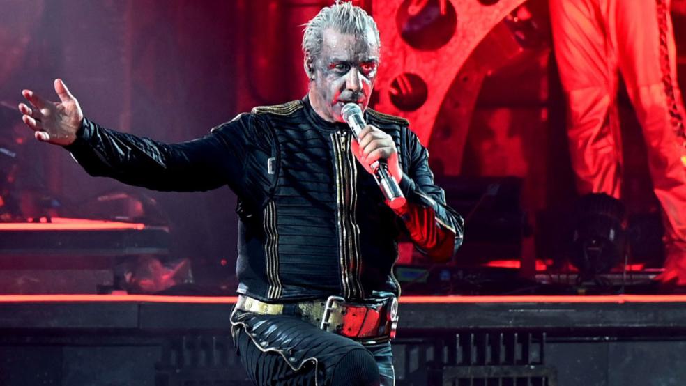 Rammstein-Sänger Till Lindemann gibt ein Solo-Konzert in Lingen. © dpa