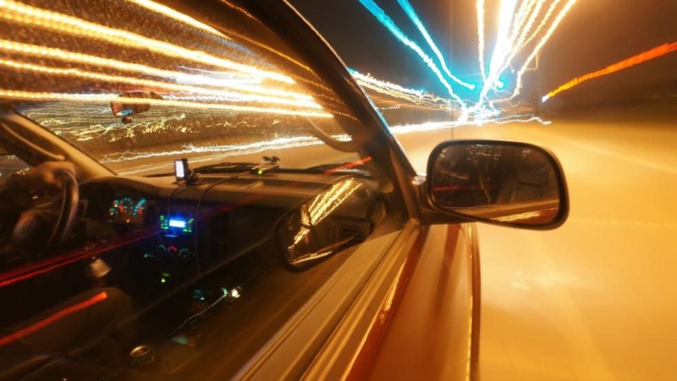 Zwischenzeitlich erreichte der Pkw auf der Flucht vor der Polizei innerorts Geschwindigkeiten von 150 km/h. © Pixabay (Symbolfoto)
