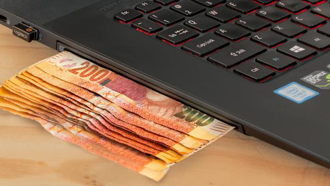 Betrüger bucht Geld vom Konto ab