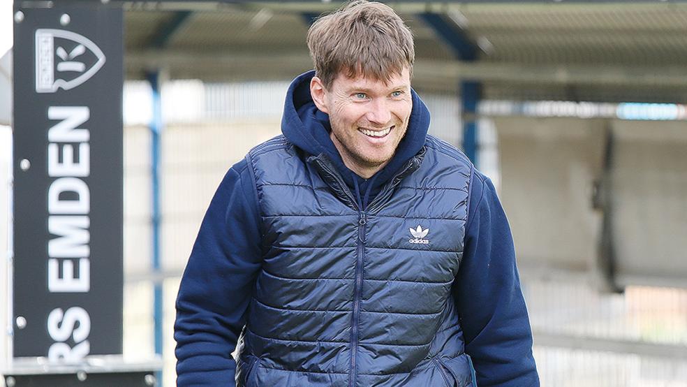 Arbeitet mit Hochdruck an seiner neuen Wirkungsstätte: Henning Rießelmann möchte Kickers Emden voranbringen.  © Foto: Kalski