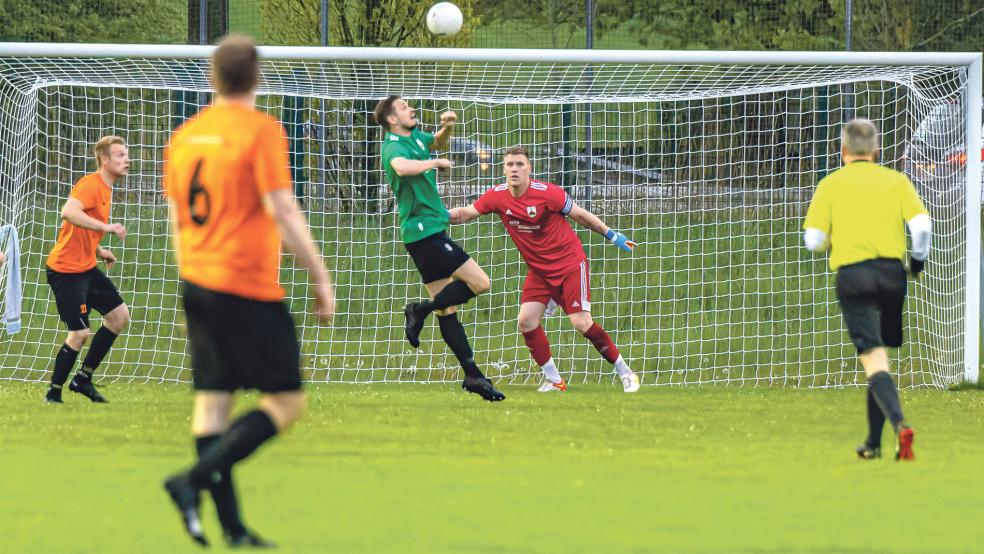Obwohl Timo Bosma im BSV-Tor eine starke Leistung gegen Wymeer-Boen zeigte, musste er fünfmal hinter sich greifen.  © Foto: Jungeblut