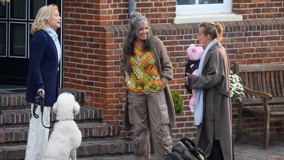Voll in ihrem Element: Maren Kroymann (von links), Ulrike Kriener und Susanne Bormann. © Bruins