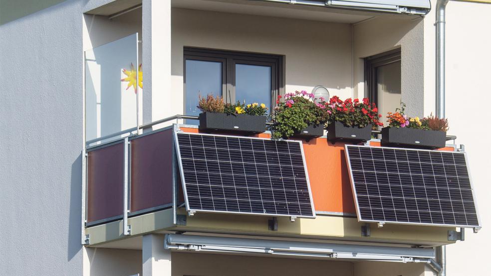 Zuschüsse für kleine Photovoltaik-Anlagen wie diese wird die Kreisbehörde voraussichtlich ab Juli gewähren.  © Foto: Sauer (dpa)