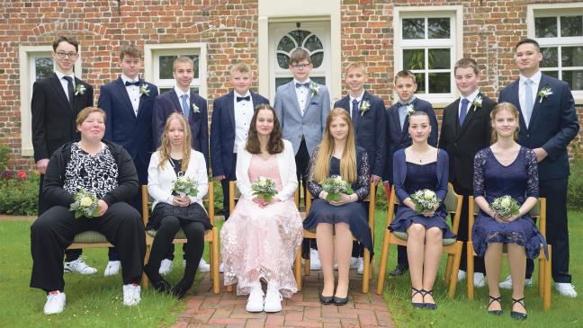 15 Jugendliche in Stapelmoor konfirmiert