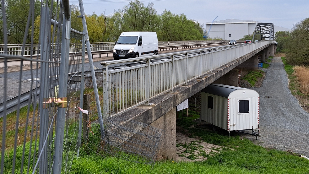 Die bislang durchgeführten Arbeiten unterhalb der Vorlandbrücken konnten ohne größere Einschränkungen für den Kfz-Verkehr erledigt werden - das ändert sich nun. © Szyska