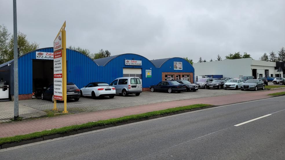 Der verhaftete Hassan M. arbeitete drei Tage in der Woche bei der Firma Zabad Autopark. Über dem Geschäft hatte er ein Zimmer, das am Mittwoch von BKA-Beamten durchsucht wurde.  © Rebecca Kresse