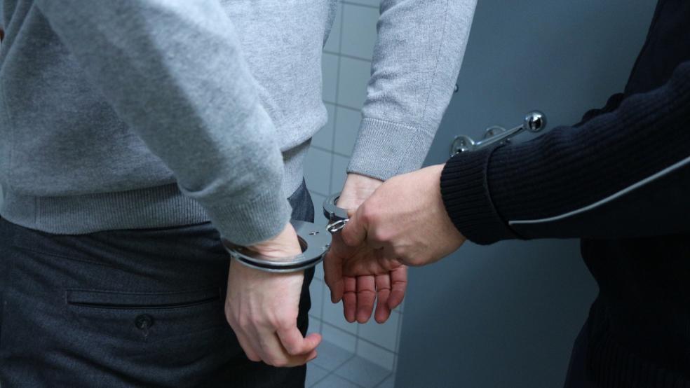 Der junge Mann wurde in Gewahrsam genommen. © Symbolfoto: Polizei 