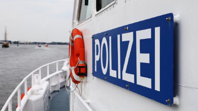 Autotransporter berührt den Grund