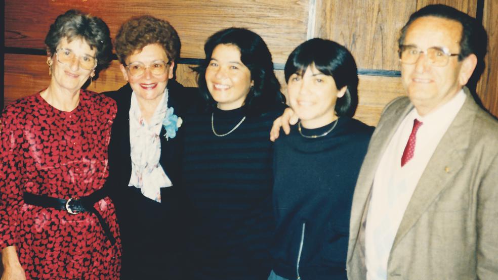 Wiedersehen in Weener im Jahr 1988: Marga Silberberg, die heute ihren 100. Geburtstag feiert, ihre Schwägerin Goldine Gerson, Ana und Gussi Windmüller sowie Margas Bruder Hermann Gerson.  © Foto: privat