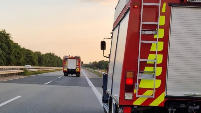 Feuerwehren auf Autobahn im Einsatz