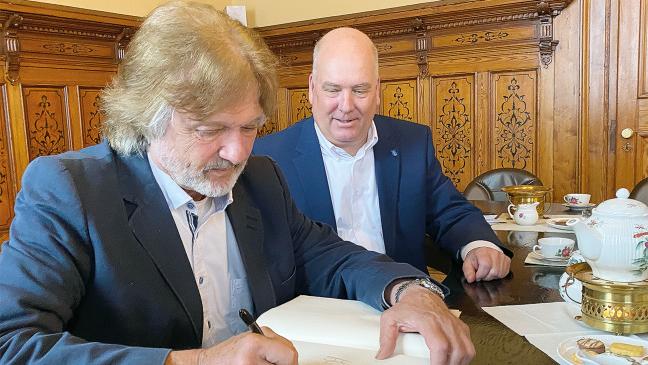 Polarforscher im Goldenen Buch