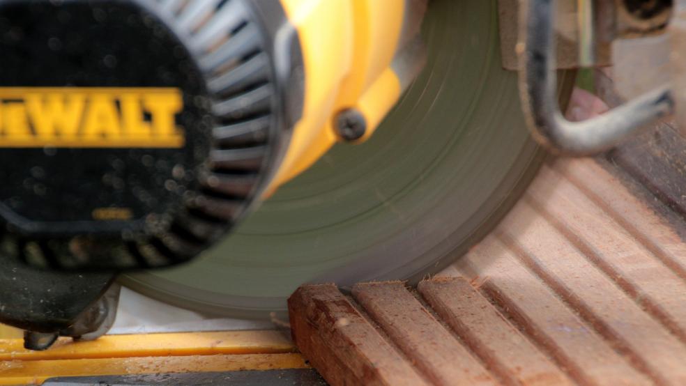 Eine elektrische Säge, hier ein Symbolbild, wollte ein 48-Jähriger aus einem Baumarkt an der Neuen Feldstraße in Weener stehlen.  © Foto: Pixabay