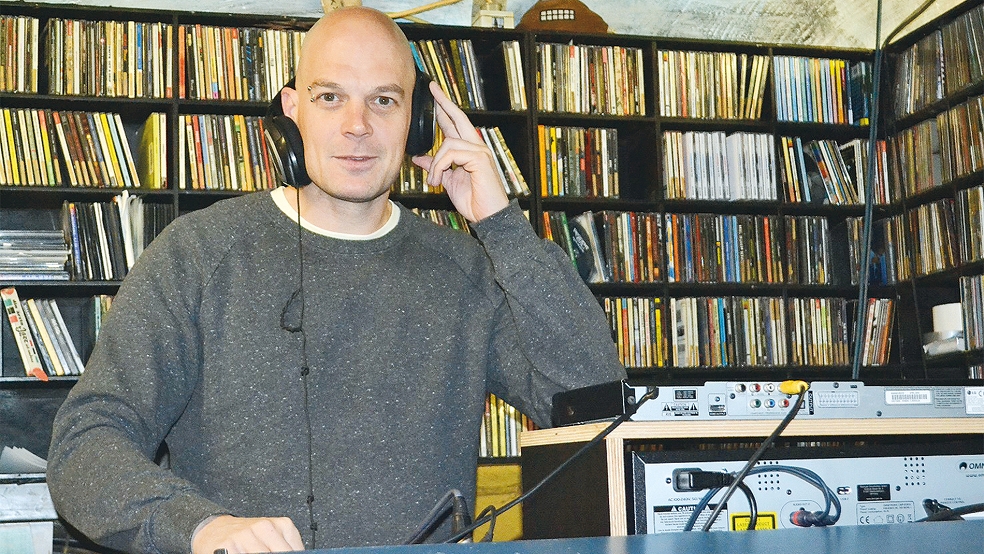 DJ Marco Hanneken legt nur noch bis Ende Dezember Musik in der Ihrhover Diskothek »Limit« auf. Der gebürtige Rhauderfehner hat jetzt seinen Abschied angekündigt..  © Foto: Zein