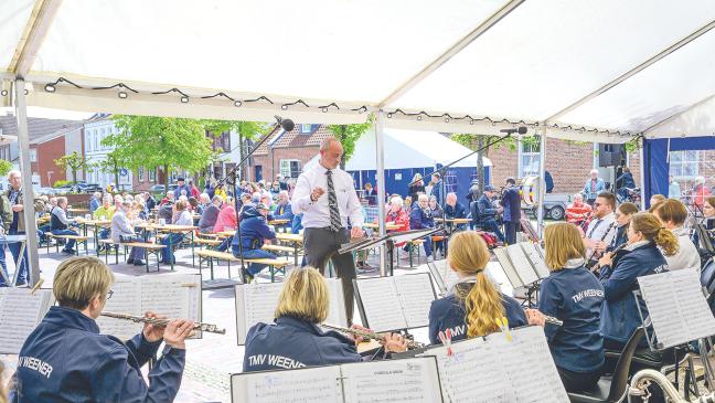 Großer Besucherandrang beim Hafenkonzert in Weener